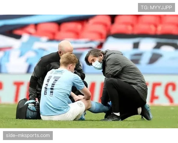 德布劳内伤病状况分析:球队应对策略与未来赛季隐忧的探讨 德布劳内伤病状况分析:球队应对策略与未来赛季隐忧的探讨