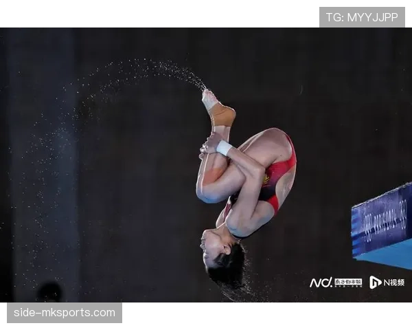 全红婵偷偷吃炸鸡被教练抓包，下一秒直接跳水池里清醒一下